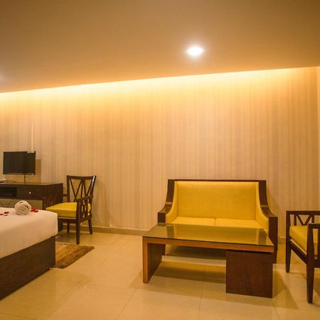 Saaral Resorts & Hotels Pvt Ltd Kuttalam  Exterior photo