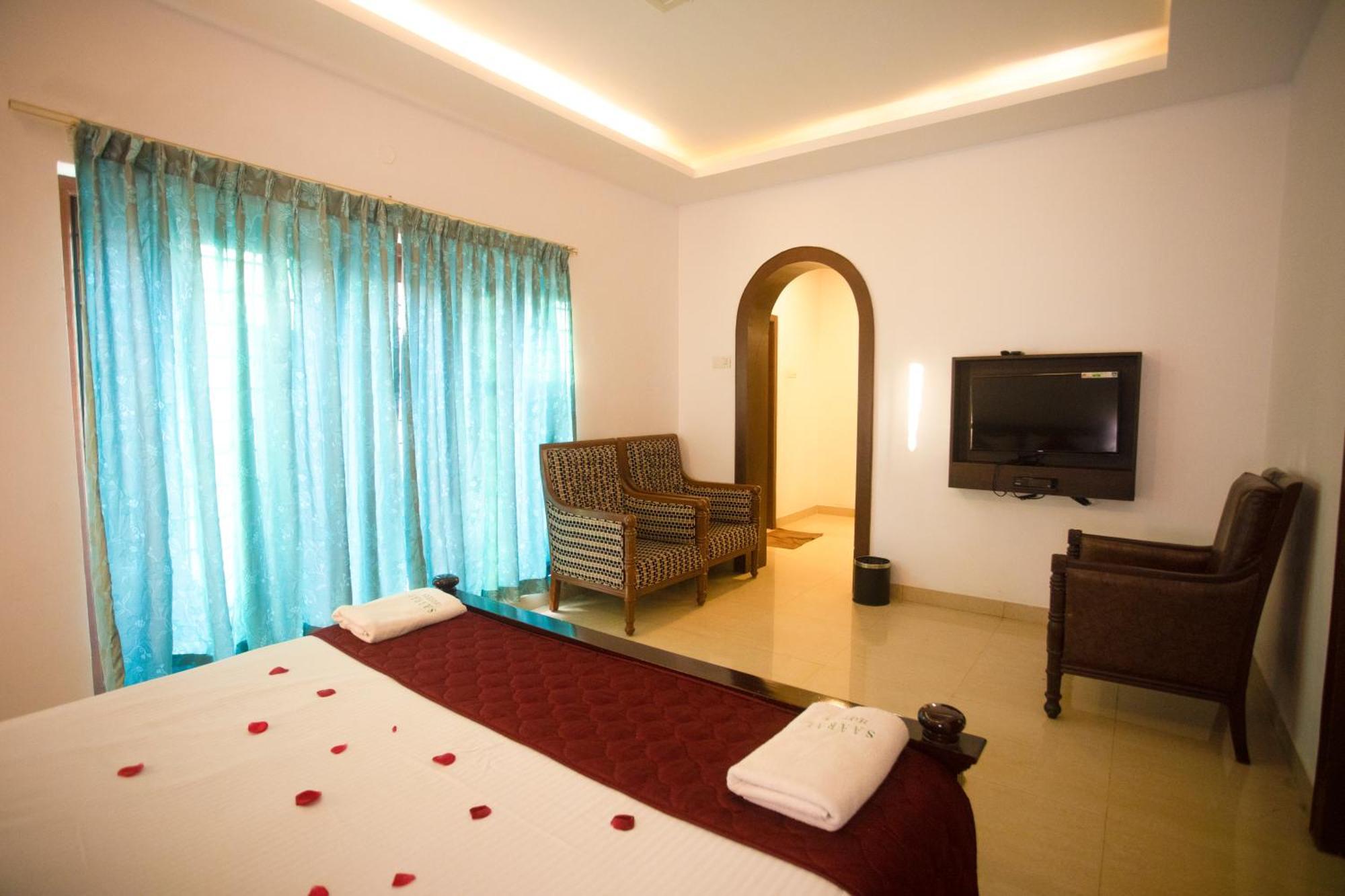 Saaral Resorts & Hotels Pvt Ltd Kuttalam  Exterior photo