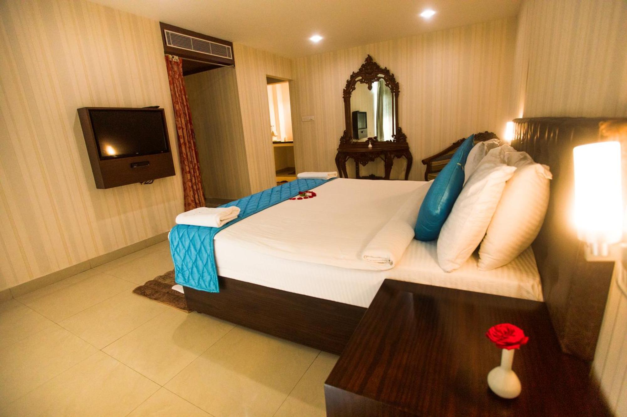 Saaral Resorts & Hotels Pvt Ltd Kuttalam  Exterior photo