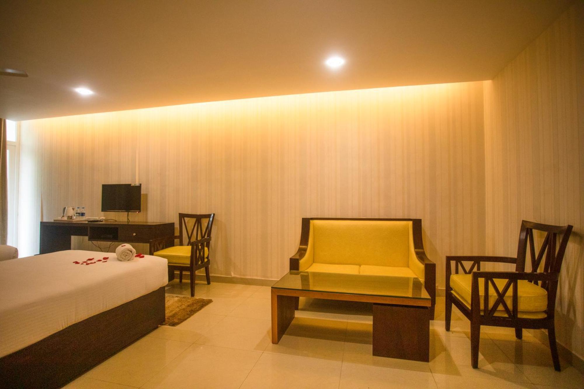 Saaral Resorts & Hotels Pvt Ltd Kuttalam  Exterior photo