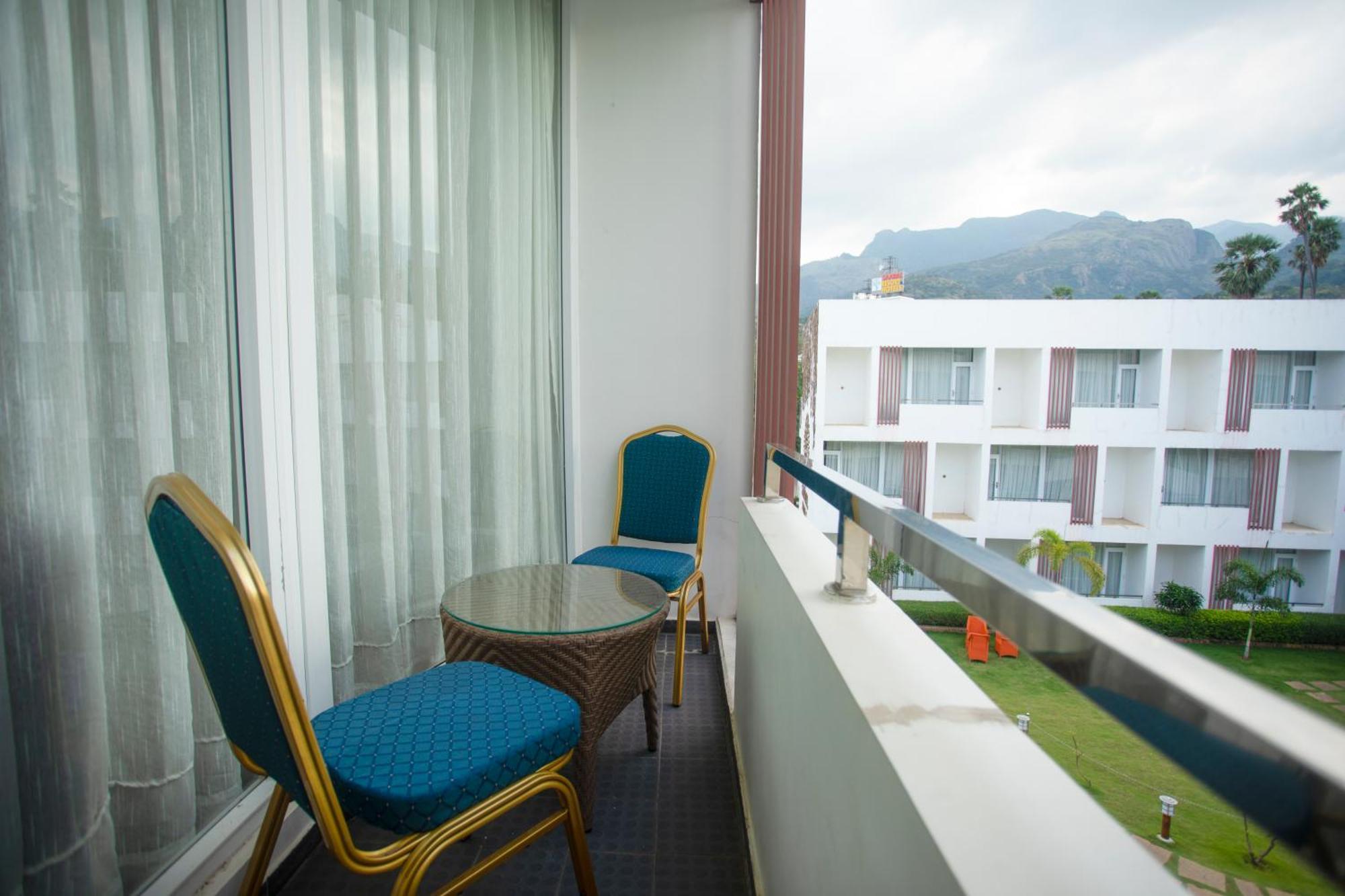 Saaral Resorts & Hotels Pvt Ltd Kuttalam  Exterior photo