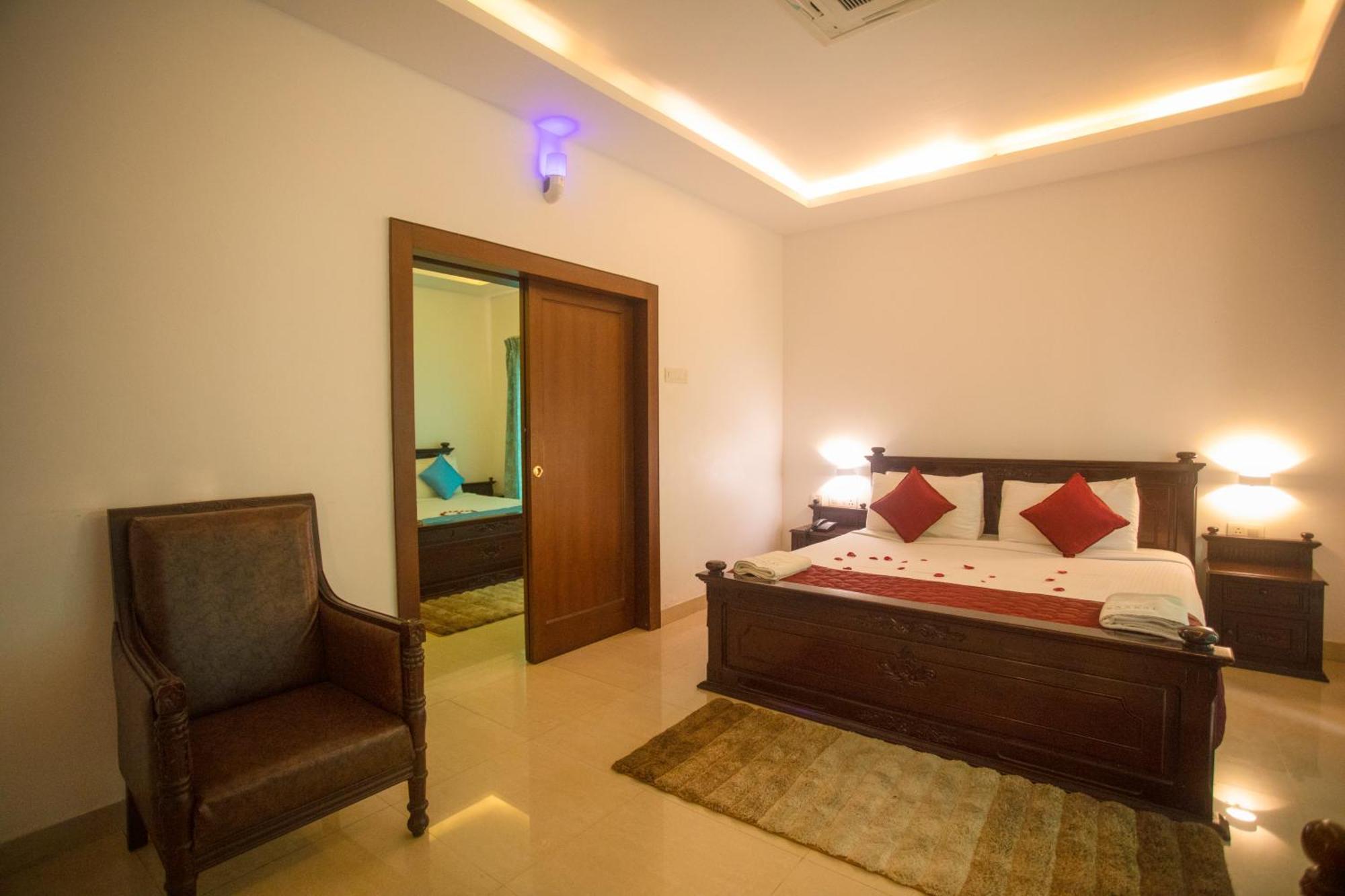 Saaral Resorts & Hotels Pvt Ltd Kuttalam  Exterior photo