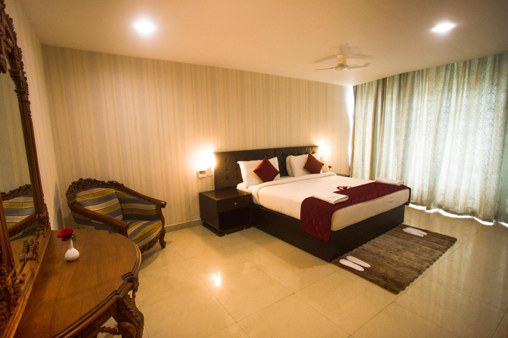 Saaral Resorts & Hotels Pvt Ltd Kuttalam  Exterior photo