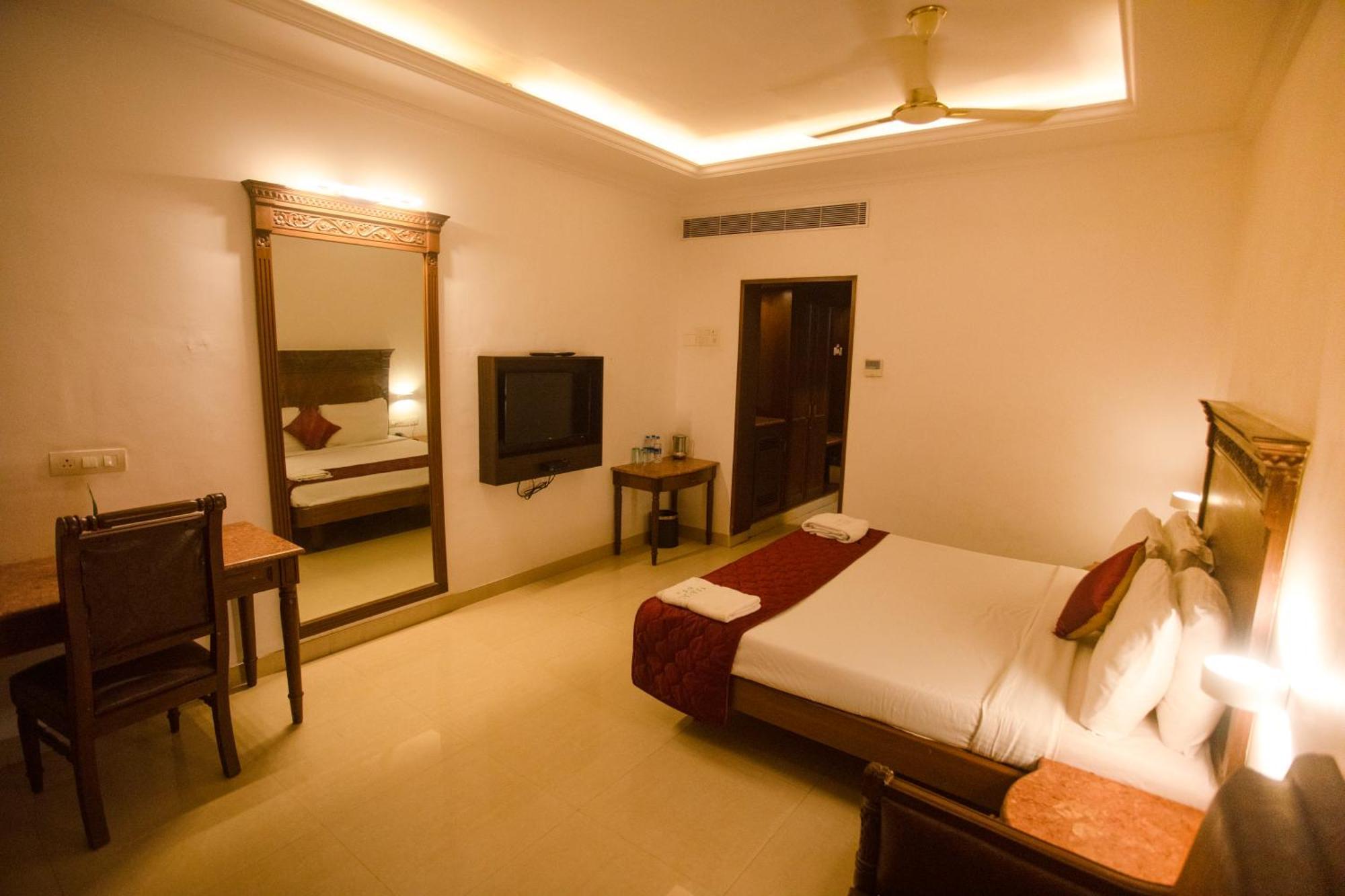Saaral Resorts & Hotels Pvt Ltd Kuttalam  Exterior photo