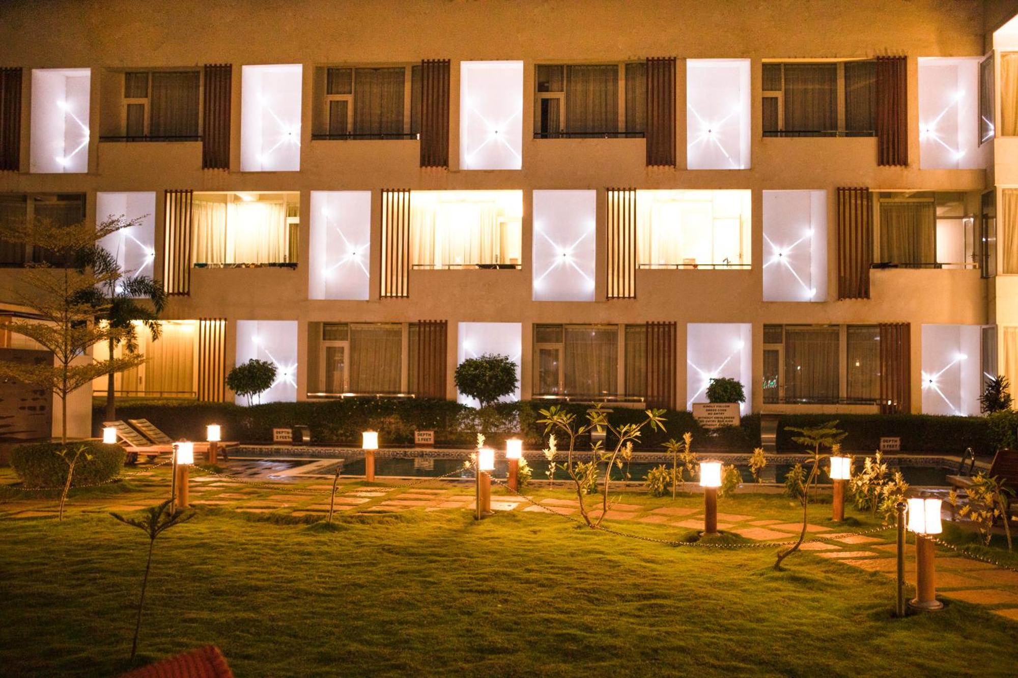 Saaral Resorts & Hotels Pvt Ltd Kuttalam  Exterior photo
