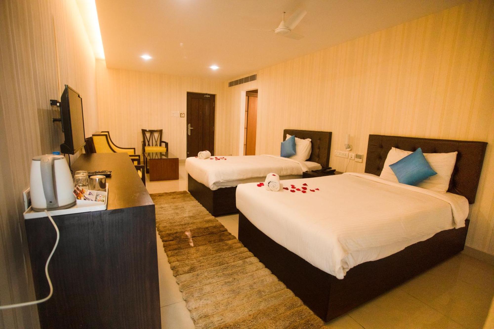 Saaral Resorts & Hotels Pvt Ltd Kuttalam  Exterior photo