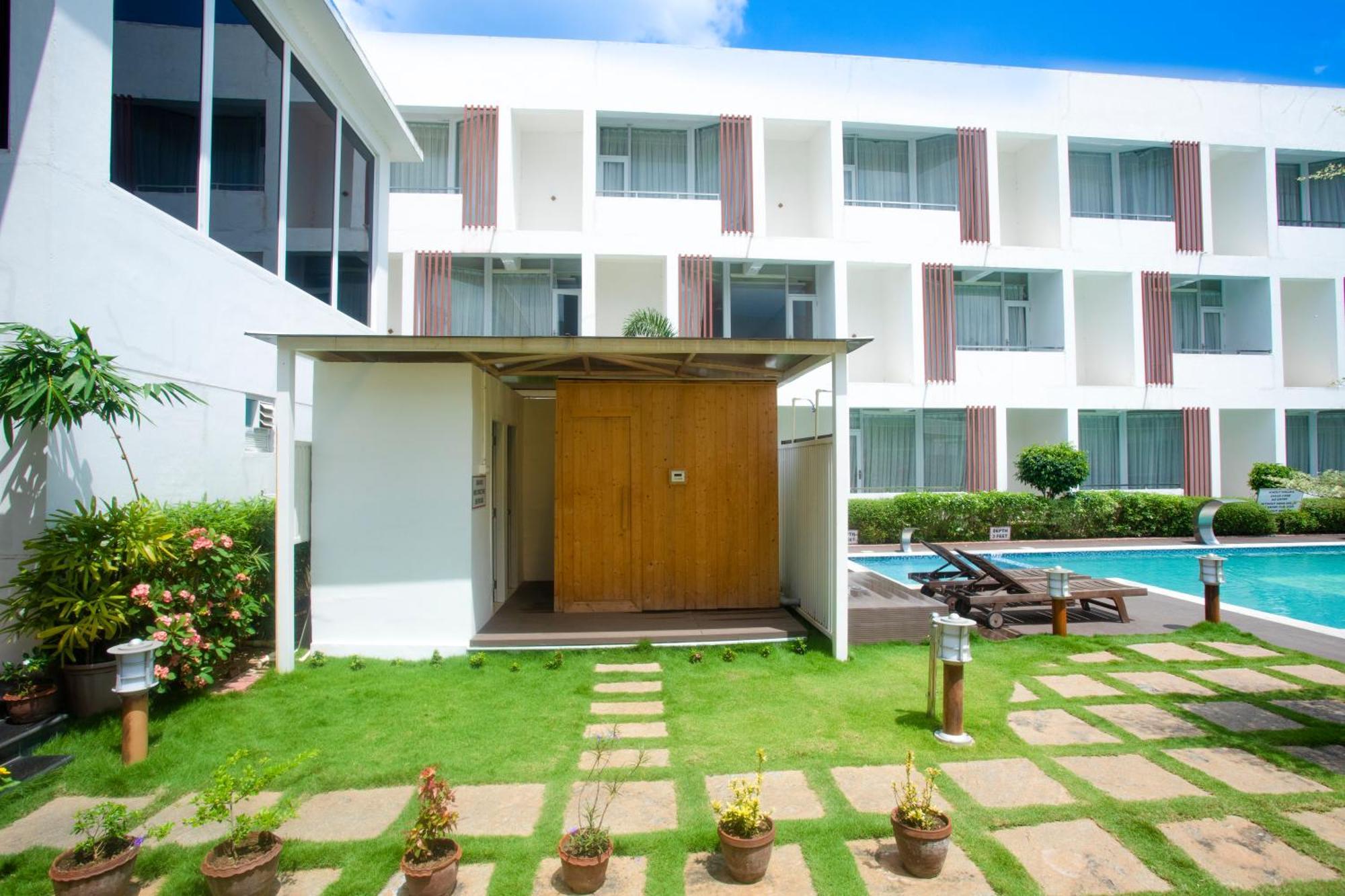 Saaral Resorts & Hotels Pvt Ltd Kuttalam  Exterior photo