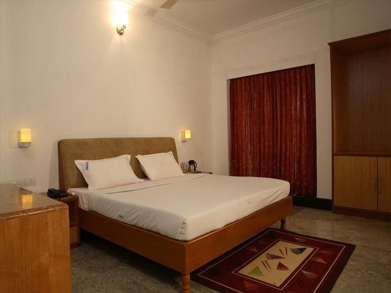 Saaral Resorts & Hotels Pvt Ltd Kuttalam  Exterior photo